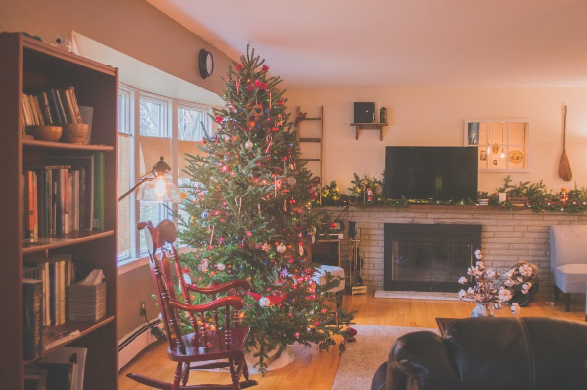 Preparing Your Fireplace for the Holidays and Ensuring Safe Celebrations with Family